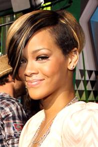 Rihanna’s Makeup Look at the 2010 Nickelodeon Kid’s Choice Awards