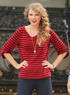 Taylor Swift Rocking Splendid on October 29