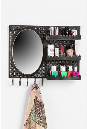 Home Decor Blogging Junkie: Urban Outfitters Over-the-door Vanity