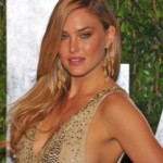 Get The Look: Bar Refaeli At The Oscars