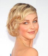 Julianne Hough’s Makeup: 2012 Emmys
