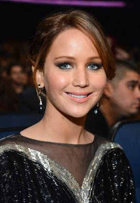 Jennifer Lawrence’s Makeup At The People’s Choice Awards 2013