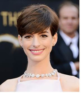 2013 Oscars Hairstyle: Anne Hathaway