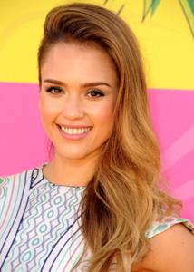 Hairstyle & Makeup: Jessica Alba At The Kids Choice Awards