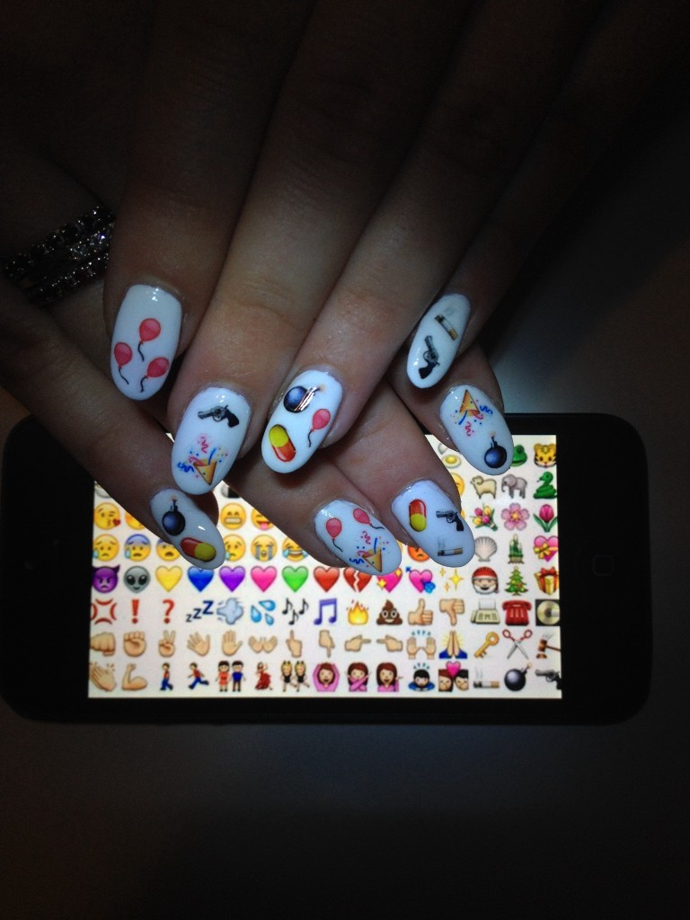 emoji-nail-art