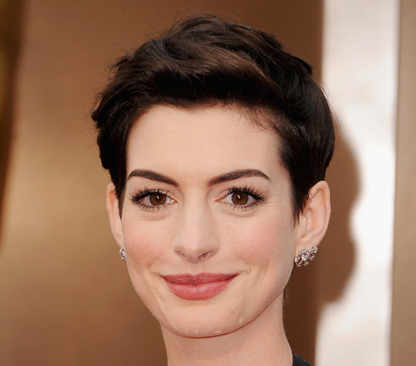 Oscars 2014 Makeup: Anne Hathaway