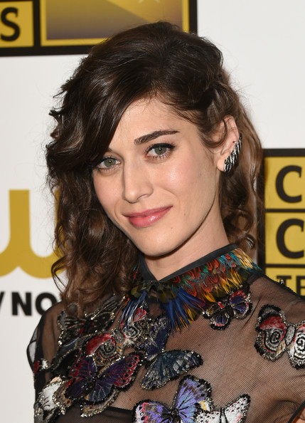 Makeup: Lizzy Caplan At The 2014 Critics Choice Television Awards