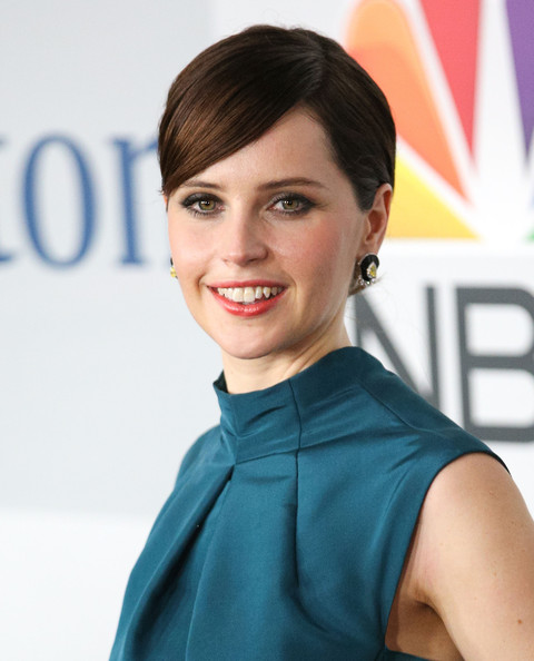 How To Recreate Felicity Jones' Coral-Orange Golden Globes Lip & Updo