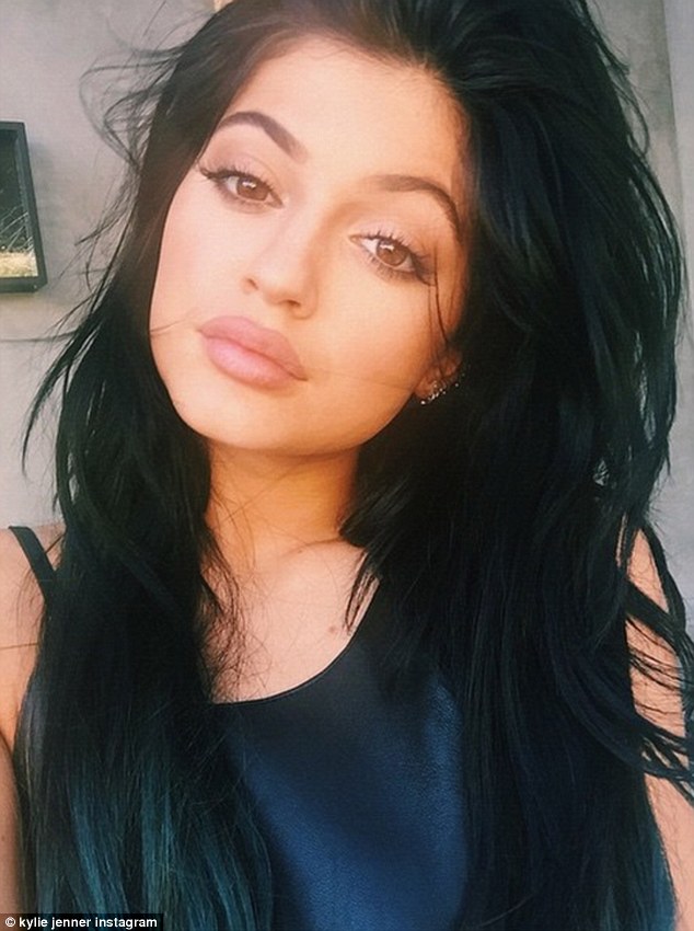 Kardashian Korrespondent: Kylie’s New Short Black Bob + More