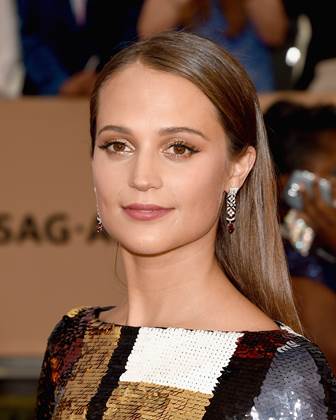 Steal Alicia Vikander’s SAG Awards Makeup Look