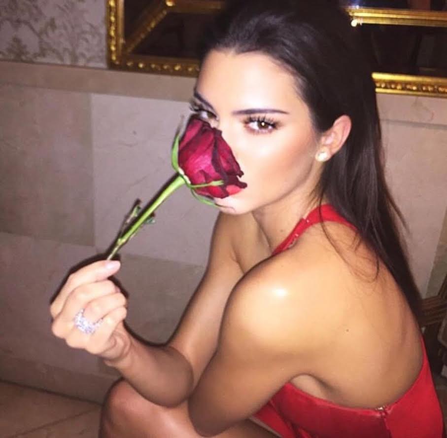 kendall-jenner-rose-photo