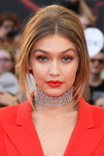 How Gigi Hadid Combines Natural And Bold Makeup