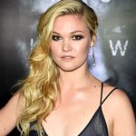 The Trick To Julia Stiles’ Textured Blowout & Braid