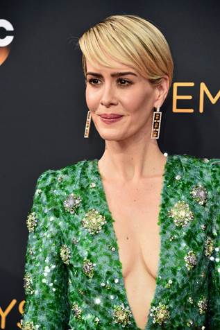 Recreate Sarah Paulson’s Metallic Smoky Eye