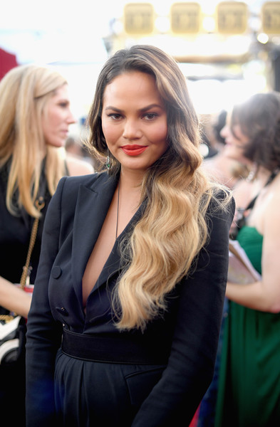 The Trick To Chrissy Teigen’s Flawless Locks