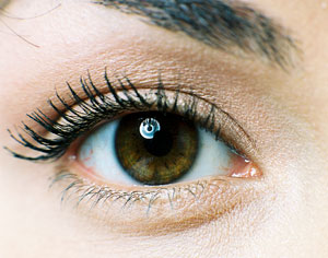 Best Beauty Blogger Mascara Tips from Glamour.com