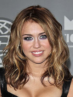 Miley Cyrus’ Shorter Waved Hairstyle