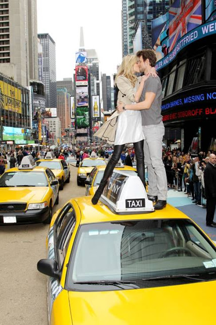 DKNY Fragrances Stops Traffic In Times Square: DKNY Original