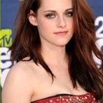 2011 MTV Awards: Kristen Stewart’s Hairstyle & Nail Polish