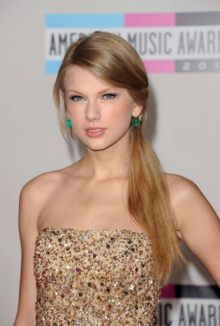 Get The Look: Taylor Swift At The 2011 American Music Awards