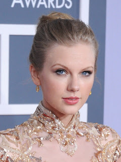 Get The Look: Taylor Swift At The 2012 Grammy Awards