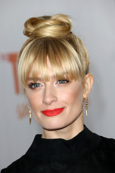 Get The Look: Beth Behrs' Hairstyle At 'TrevorLive'