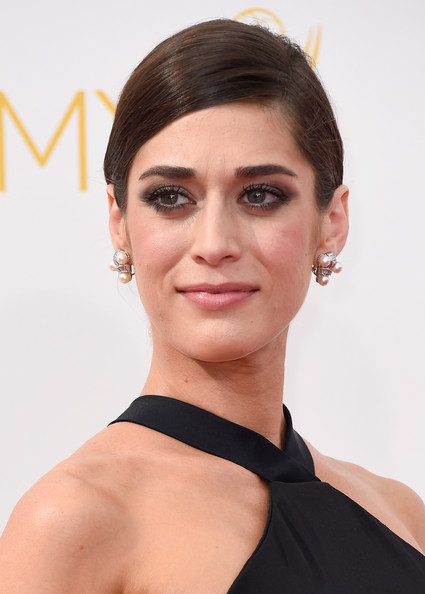 2014 Emmys Makeup: Lizzy Caplan