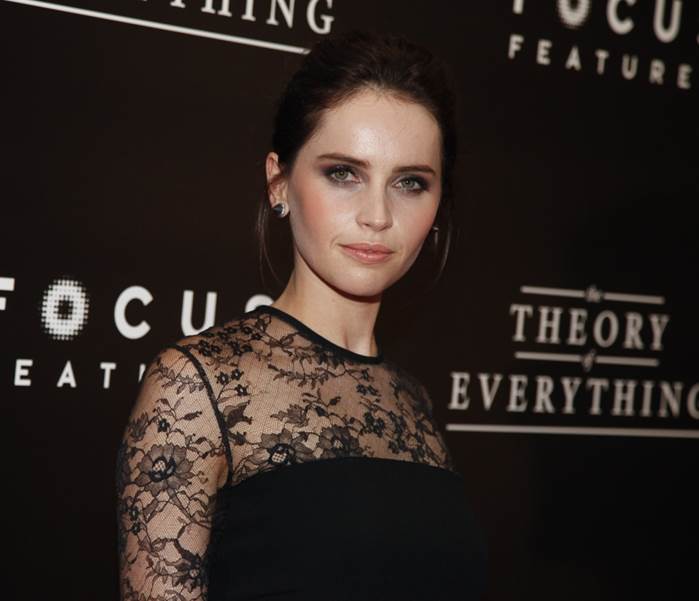 Felicity Jones’ Makeup At ‘The Theory Of Everything’ Premiere