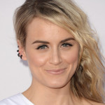 Makeup: Taylor Schilling At The AMAs