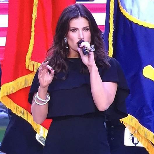 The Secret To Idina Menzel’s Perfectly Nonchalant Beachy Waves You Need To Know Now