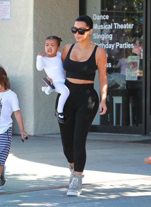 Kim Kardashian’s Hair Is Back To Black