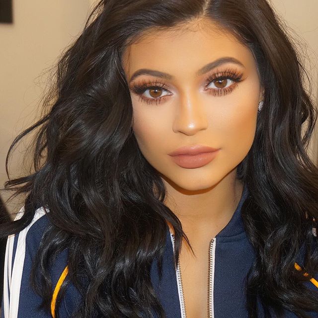 Kardashian Korrespondent: Kylie’s Bronzed Lids
