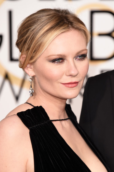 Kirsten Dunst’s Debbie Harry Makeup Vibe At The Golden Globes