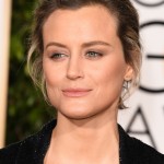 The Trick To Taylor Schilling’s Golden Globes ‘Do