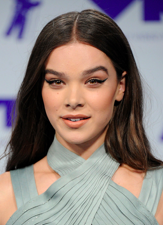 The Trick To Hailee’s Strong & Feminine Cat-eye Look