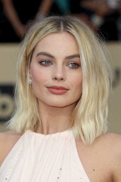 The Trick To Margot Robbie’s Ethereal Eye Look